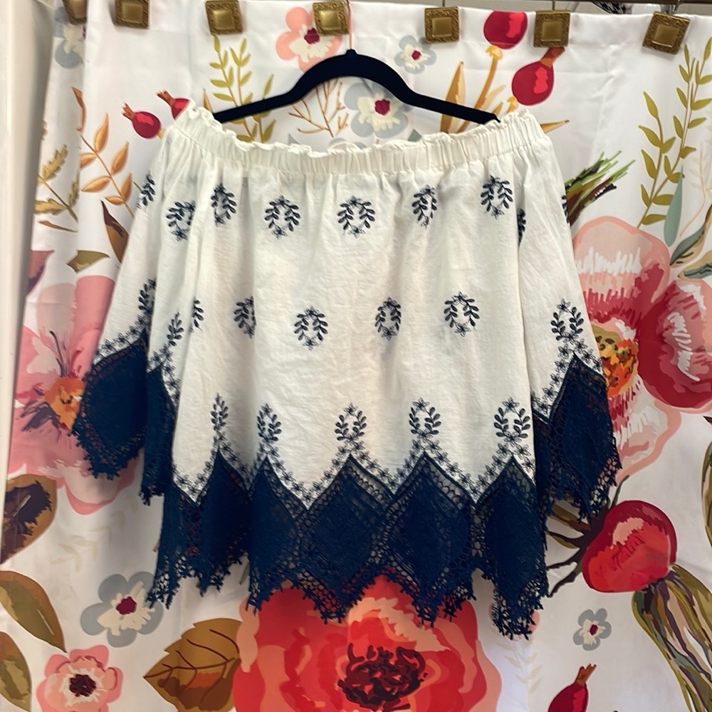 Cotton bleu, Size medium worn a few times in good condition no holes